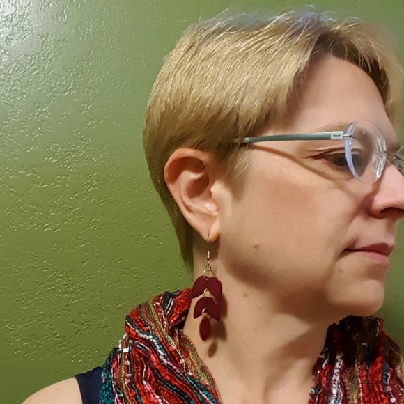 📘Mata Traders📘 Layered Lotus Earrings Red - Picture 5 of 6